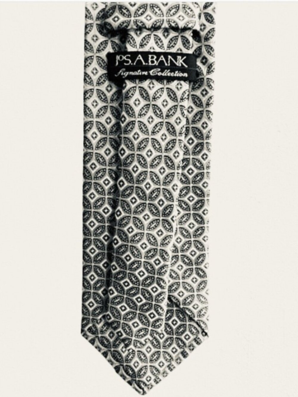 JOS A BANK Signature Collection 100% Silk Tie Gray Medallions Design Hand Made - Picture 2 of 3